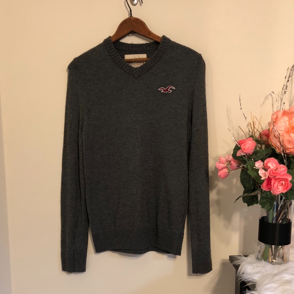Hollister Men's V‑Neck Sweater - Charcoal Gray with Pink Logo